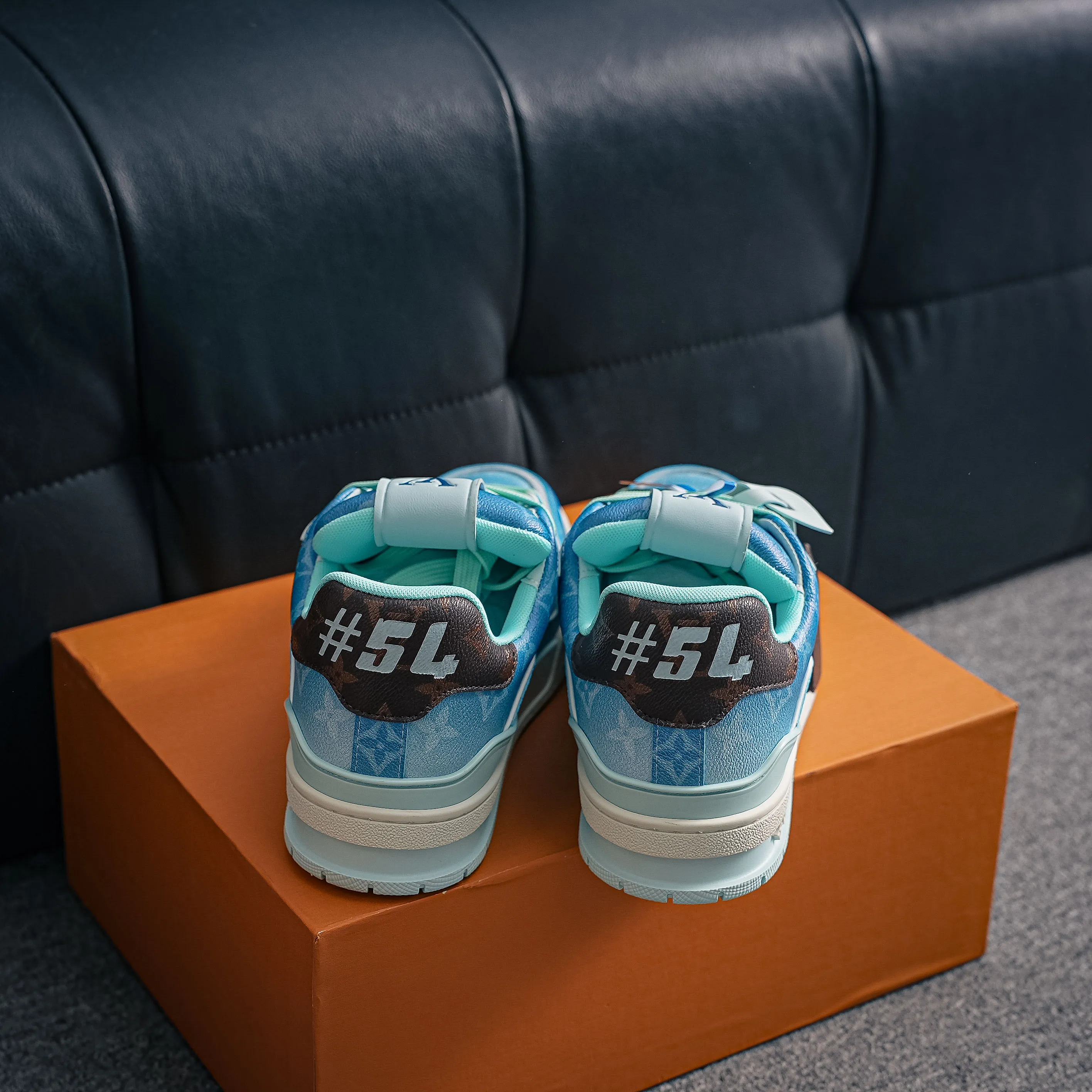 # LV- - trainer 2026 New Arrival 1：1 ！！ Shoes Cowhide Leather ， LOGO ， Breathable ， 。